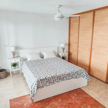 <1 Min Beach, Sea Views, Ac, Wifi, Pool, 3xtennis Apartment